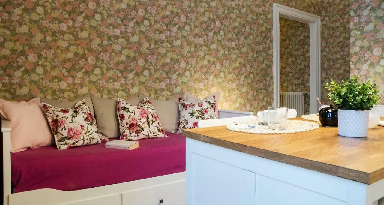 Flowers Apartment Joivy 25 Como