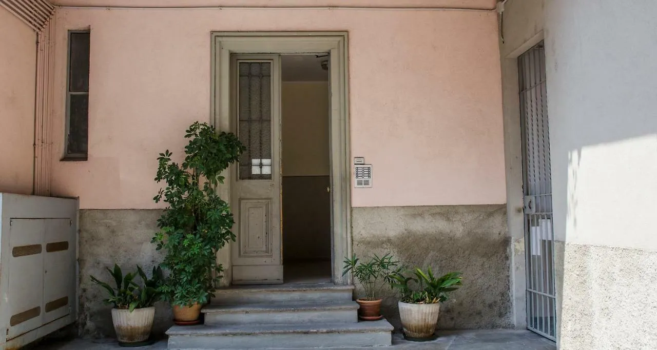 Flowers Apartment Joivy 25 Como Italy