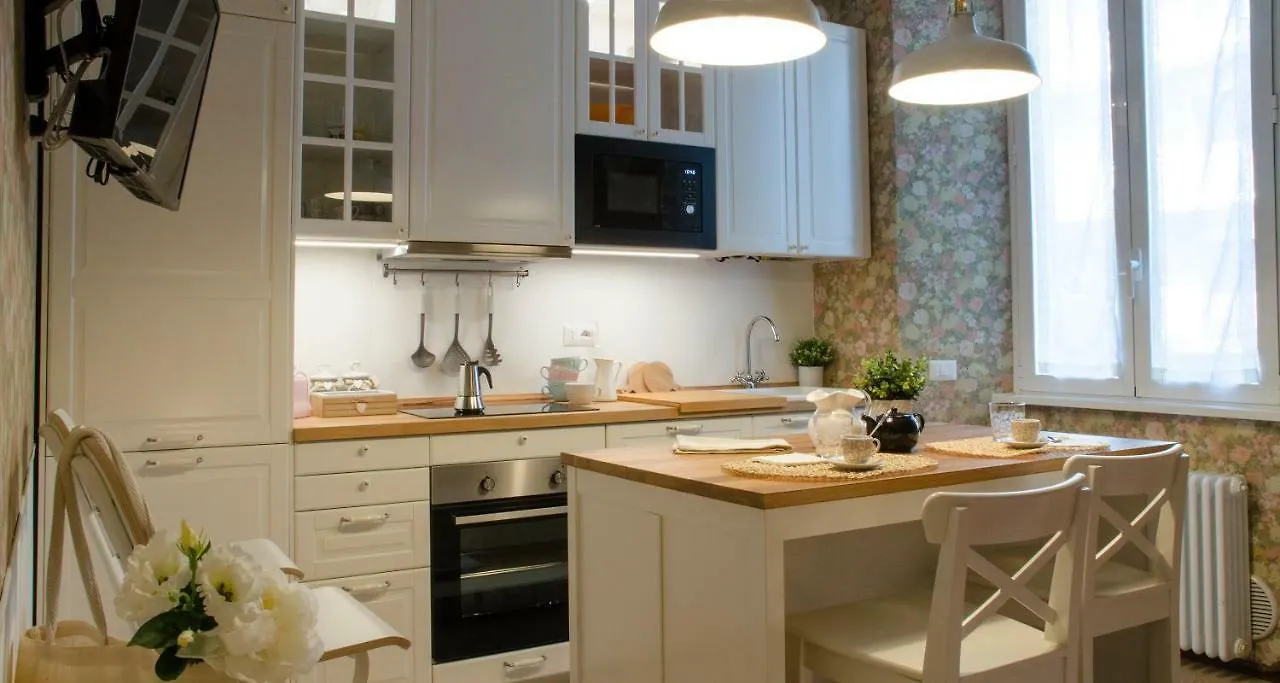 Flowers Apartment Joivy 25 Como Italy