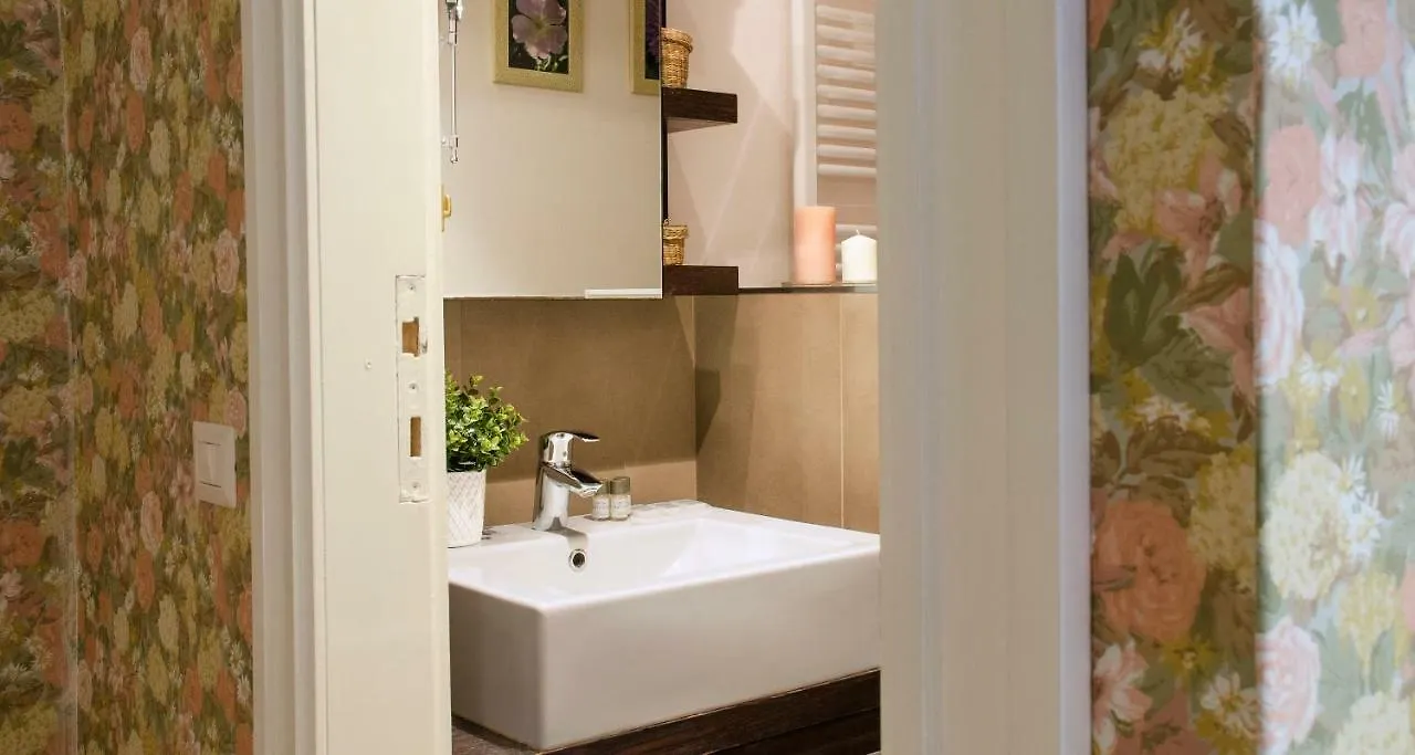 Flowers Apartment Joivy 25 Como